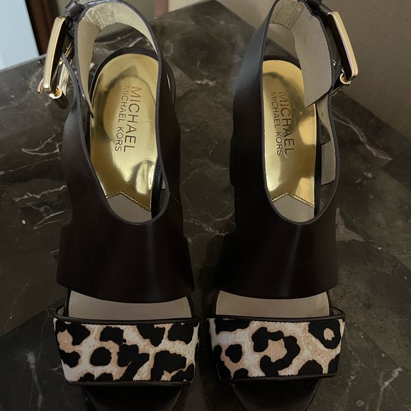 Size 7 Leopard front Michael Kors heels - Picture 5 of 5